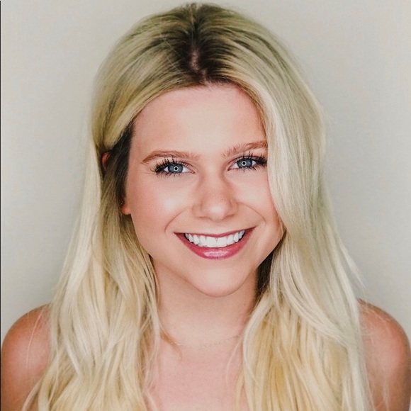 Meet your Posher, Gabi - Picture 1 of 1